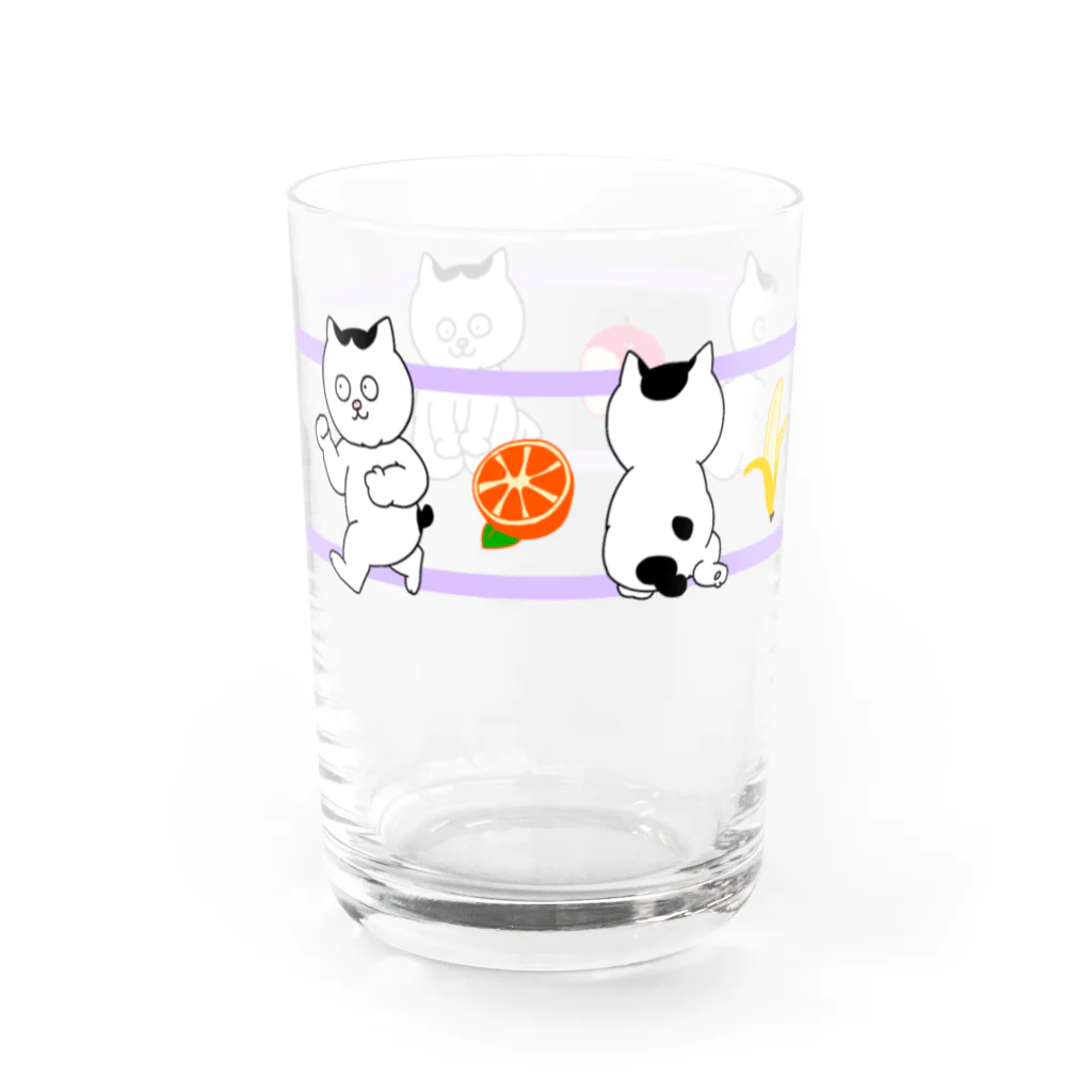 Chipafujiのハチワレねこ　ごぶりん　果汁100%ジュースをのみたい　パープル Water Glass :left