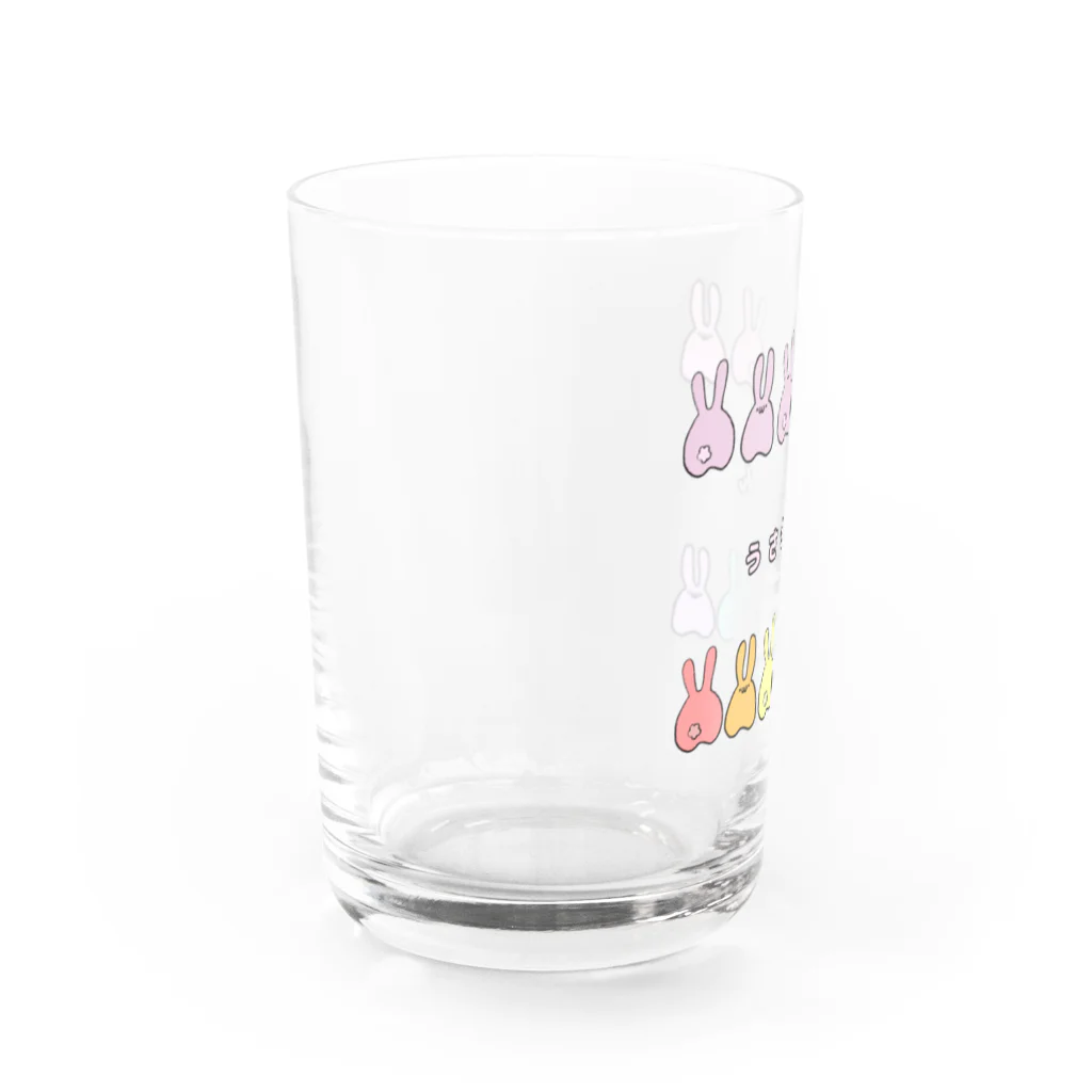 うさぎさん屋さんの並んだピンクうさぎさんとカラフルうさぎさん Water Glass :left