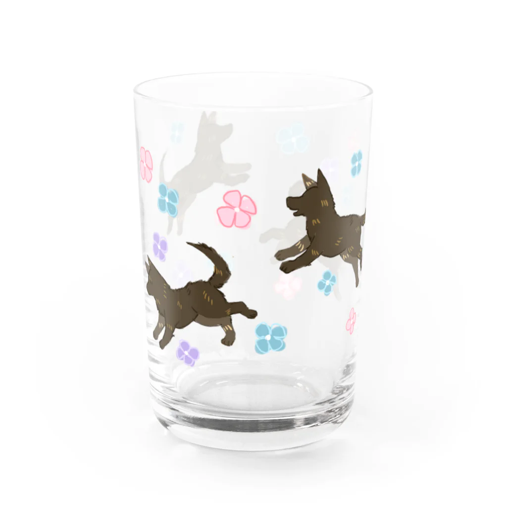 くろげちゃまじりの紫陽花と甲斐犬 Water Glass :left