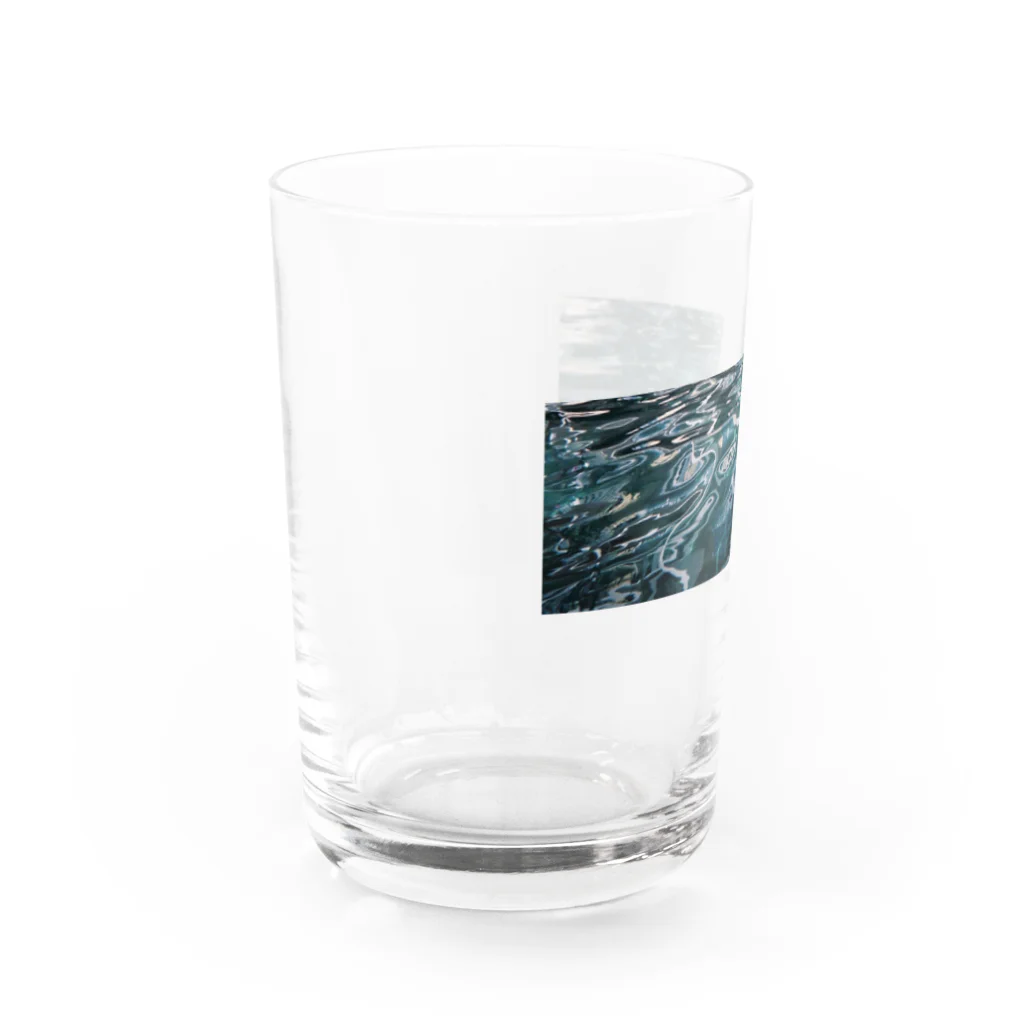 うえはらのバリで泊まったホテルのプールの水面 Water Glass :left