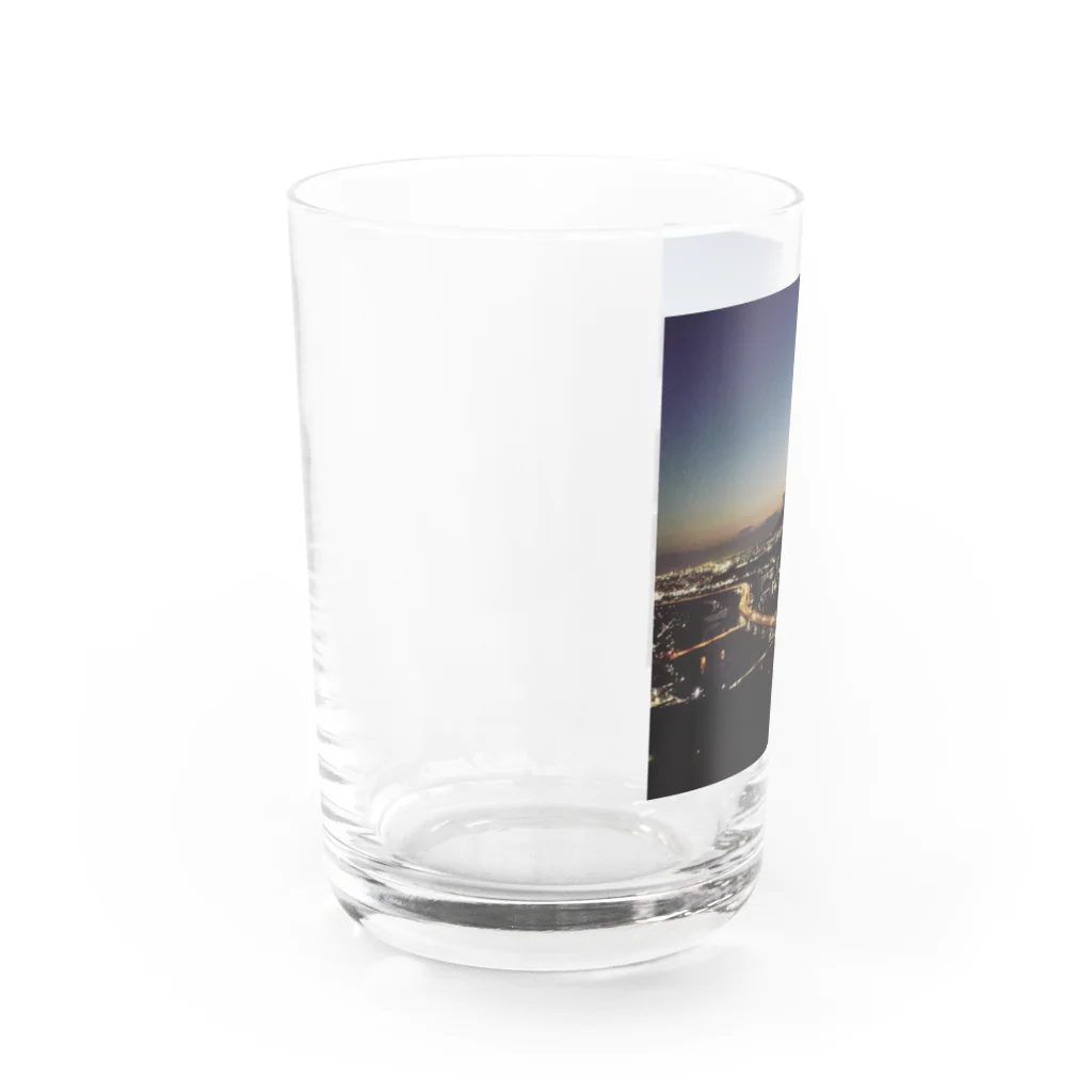 しとんOfficial Fan Shopの夜景と光と影と車 Water Glass :left