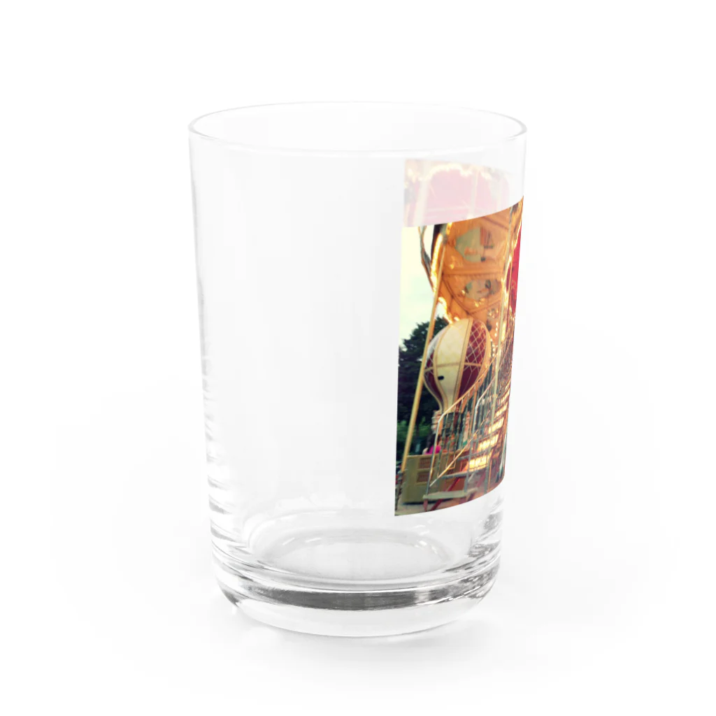 mochi clubの移動遊園地のメリーゴーラウンド Water Glass :left