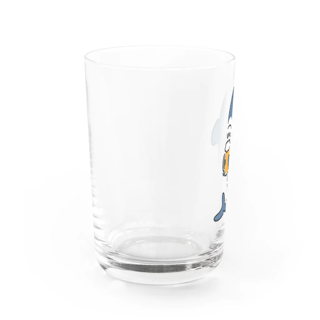 サメ わりとおもいのビールジョッキを手にするサメ Water Glass :left