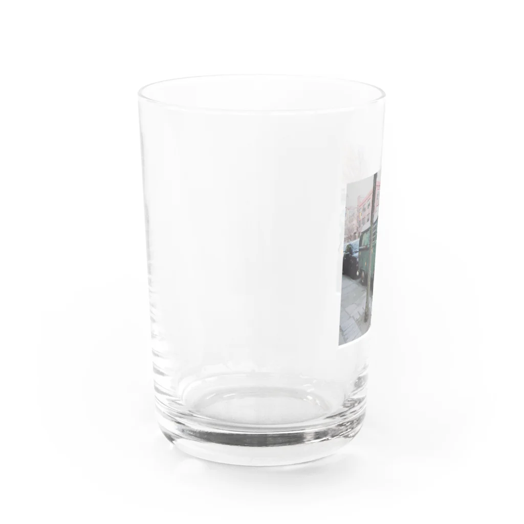 ニューヨークのブルックリンのクルマ Water Glass :left