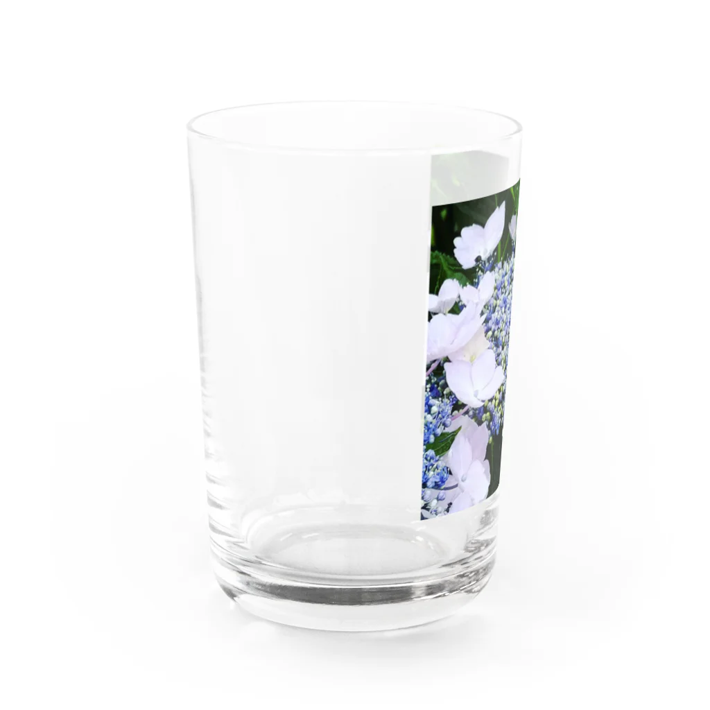 Nojuさんのアジュレイの森のあじさいとミツバチ Water Glass :left