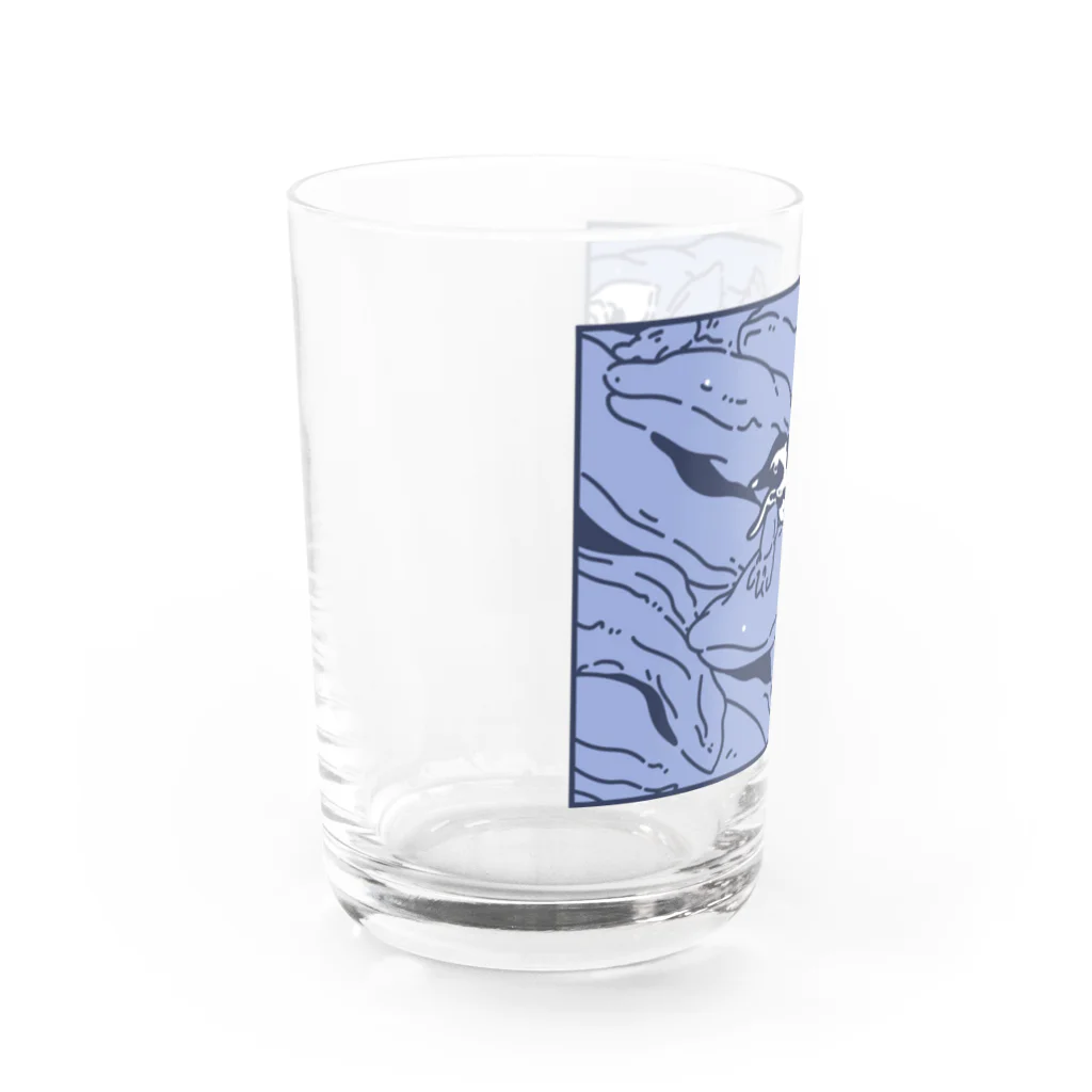 ナイロドノのぎゅうぎゅうオオサンショウウオ　くすみブルー Water Glass :left