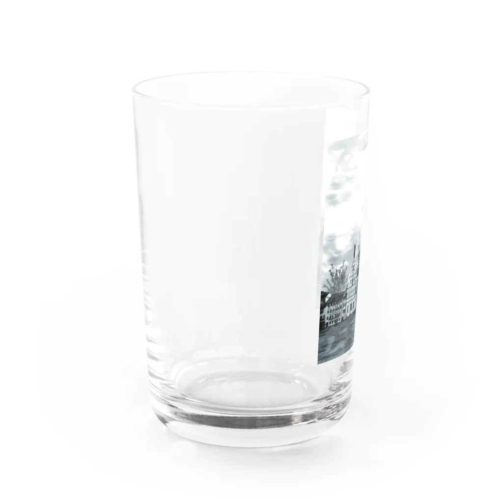 ふわりの絵画のような街（原色） Water Glass :left