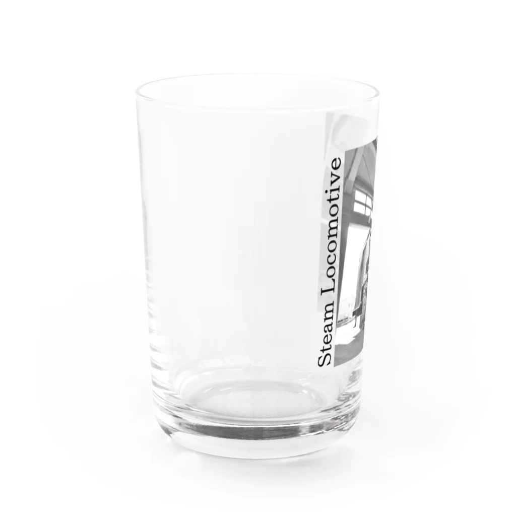 ヴィンテージ鉄道写真グッズの店の扇形車庫にスタンバイ中のSL Water Glass :left