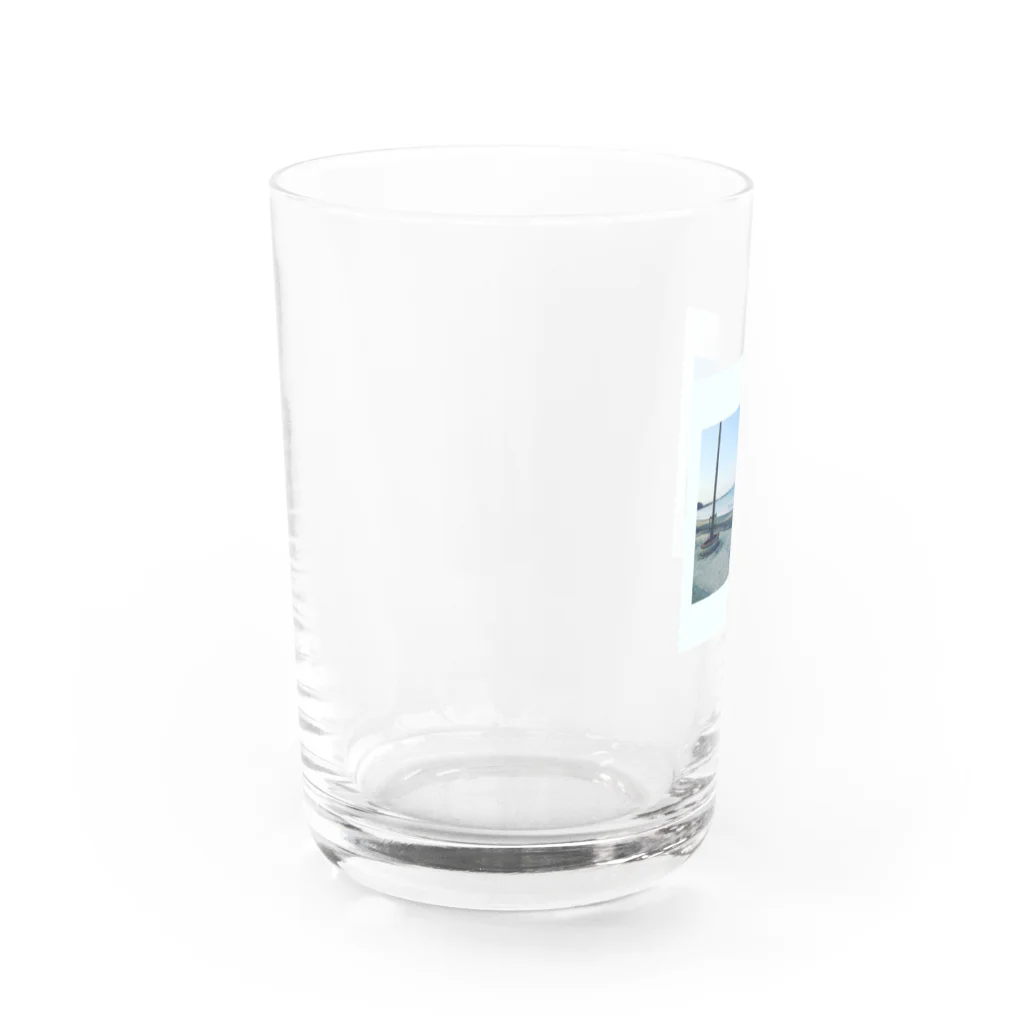 気まぐれニンニクの海岸のひととき Water Glass :left