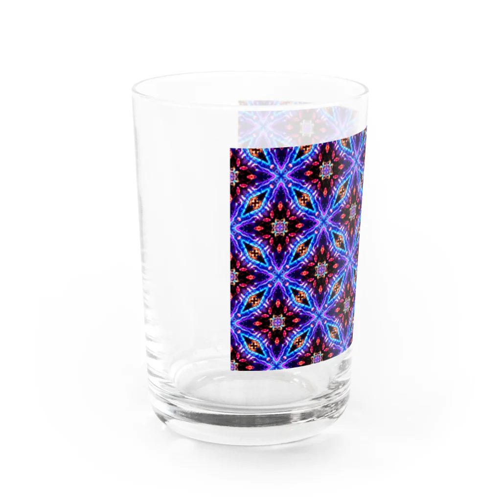 シンプルなグッズ やこ屋の紫の花の幾何学模様 Water Glass :left