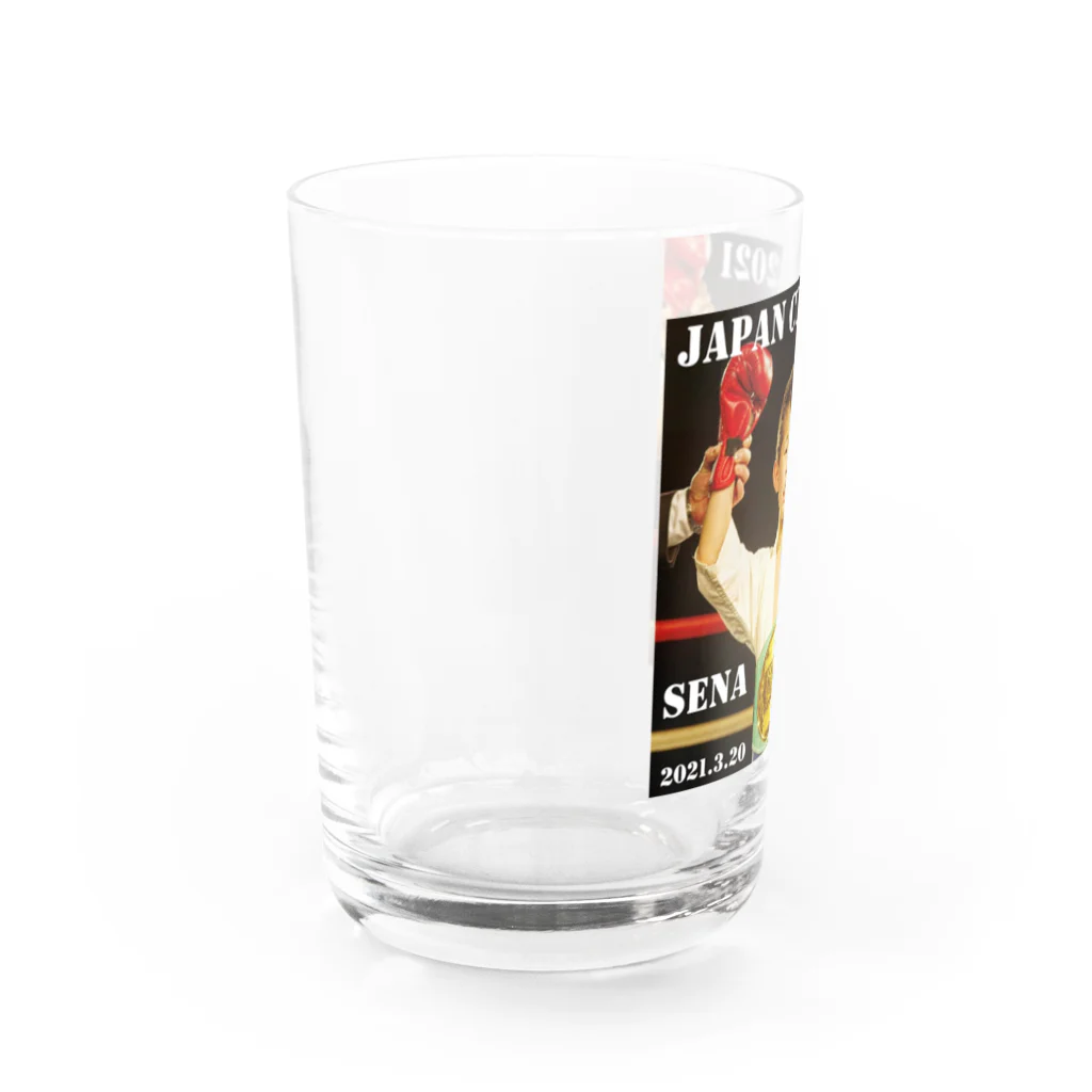 せなれおTVショップの新空手JAPAN CUP2021せな優勝グッズ Water Glass :left