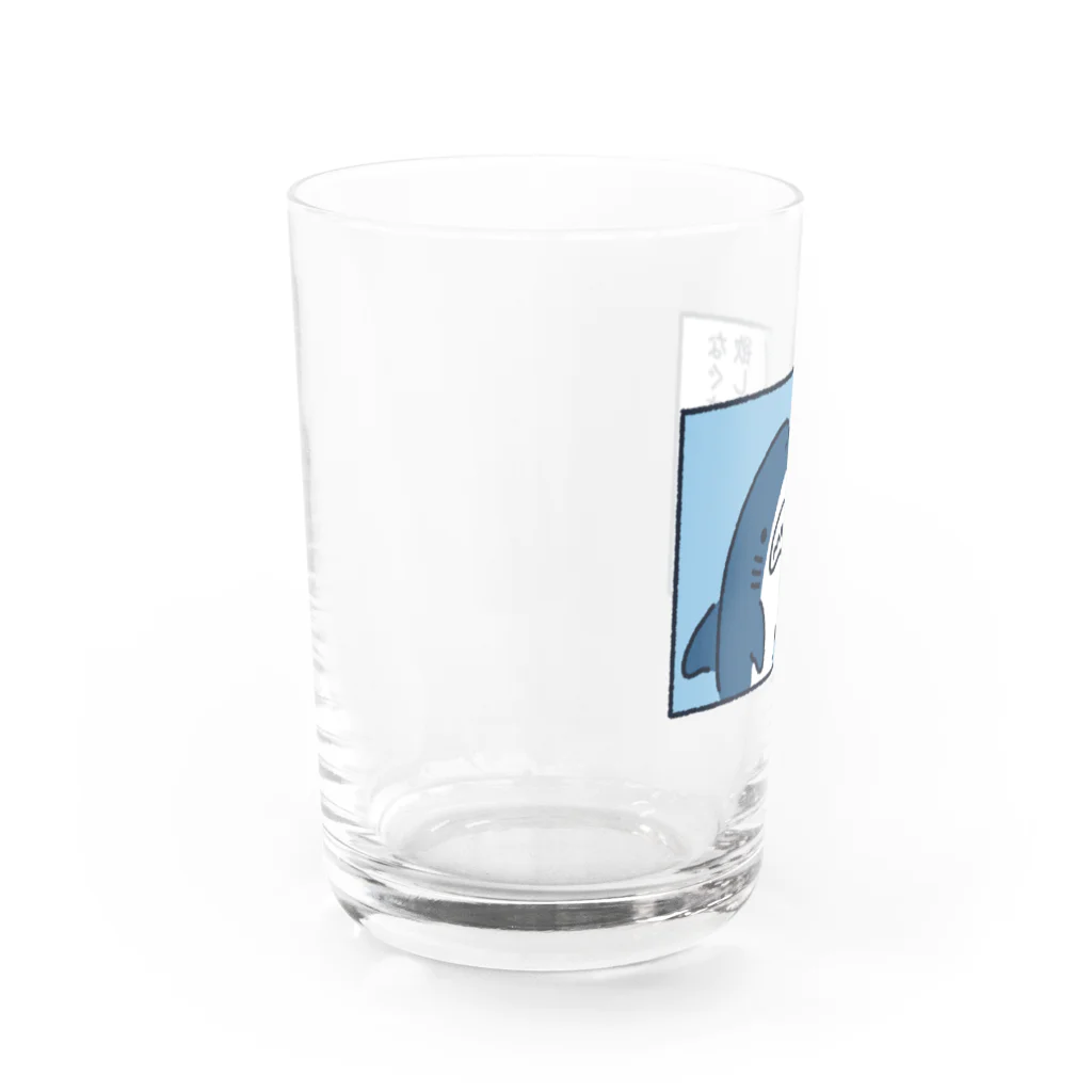 サメ わりとおもいのなぐサメが欲しいか？ Water Glass :left