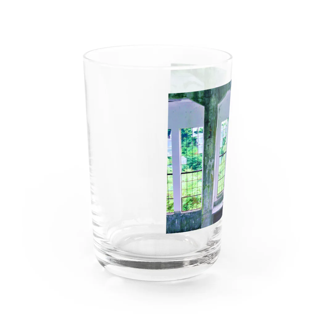 今日も酒がうめえの某発電所廃墟〜 Water Glass :left