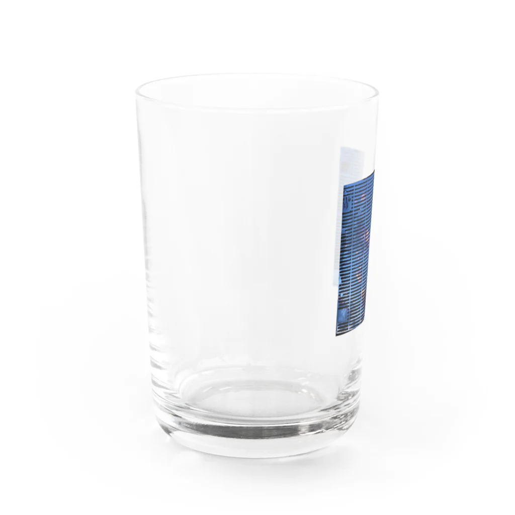 野々の金網越しの夕暮れ Water Glass :left