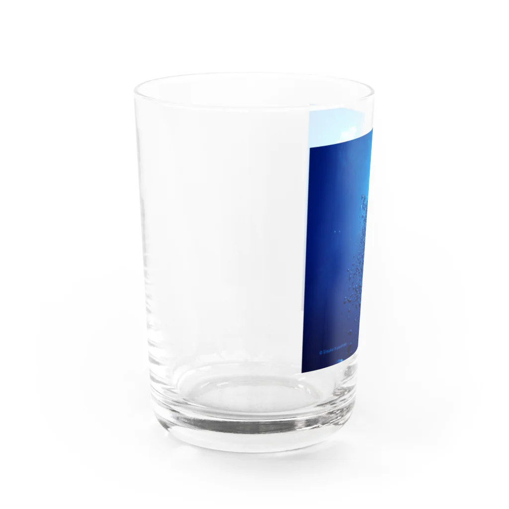 Eisuke Kuwahataの静かな海から Water Glass :left