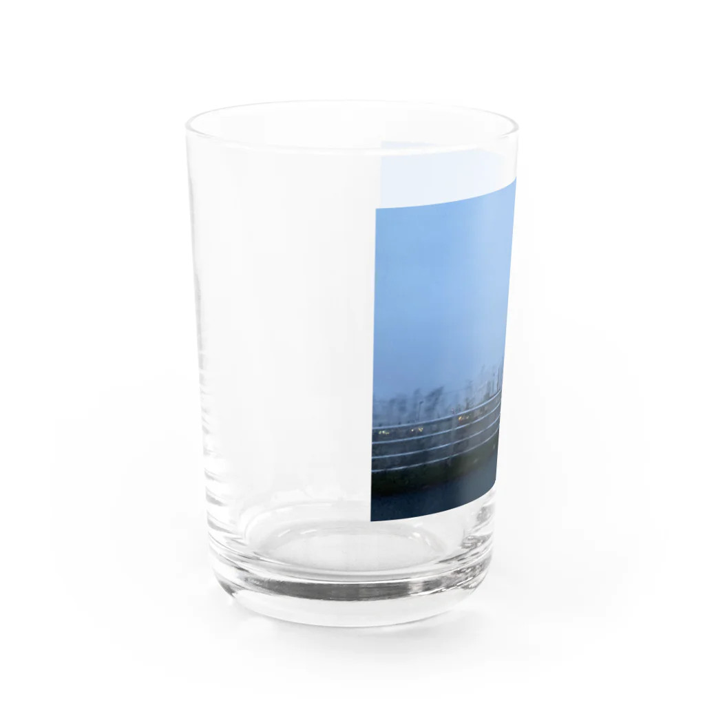 🧫の車から撮ったガードレール Water Glass :left