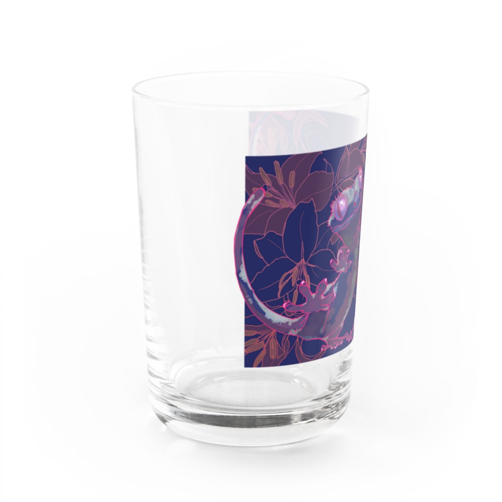 檸檬飴のカサブランカとクレステッドゲッコー(パープル) Water Glass :left