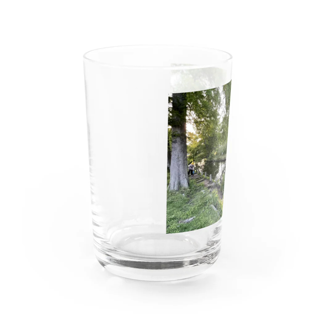 EijiPonの公園の一幕。 Water Glass :left