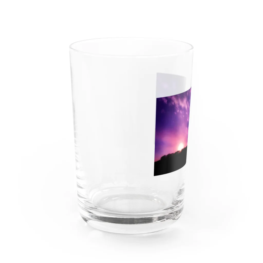 【ホラー専門店】ジルショップの紫の夕日 Water Glass :left