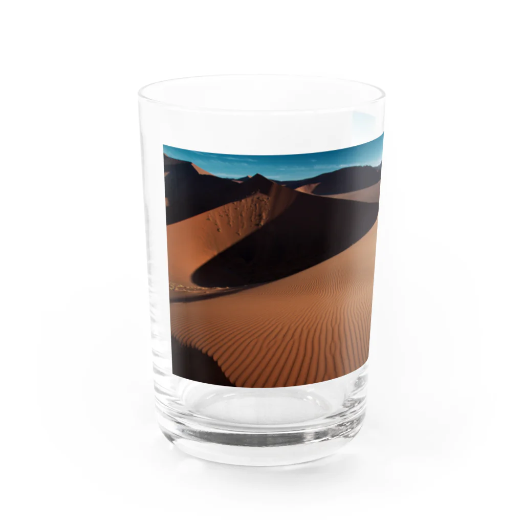 そろ日和別館（世界の風景グッズ）の夕暮れのナミブ砂漠（そろ日和ロゴ入り） Water Glass :left