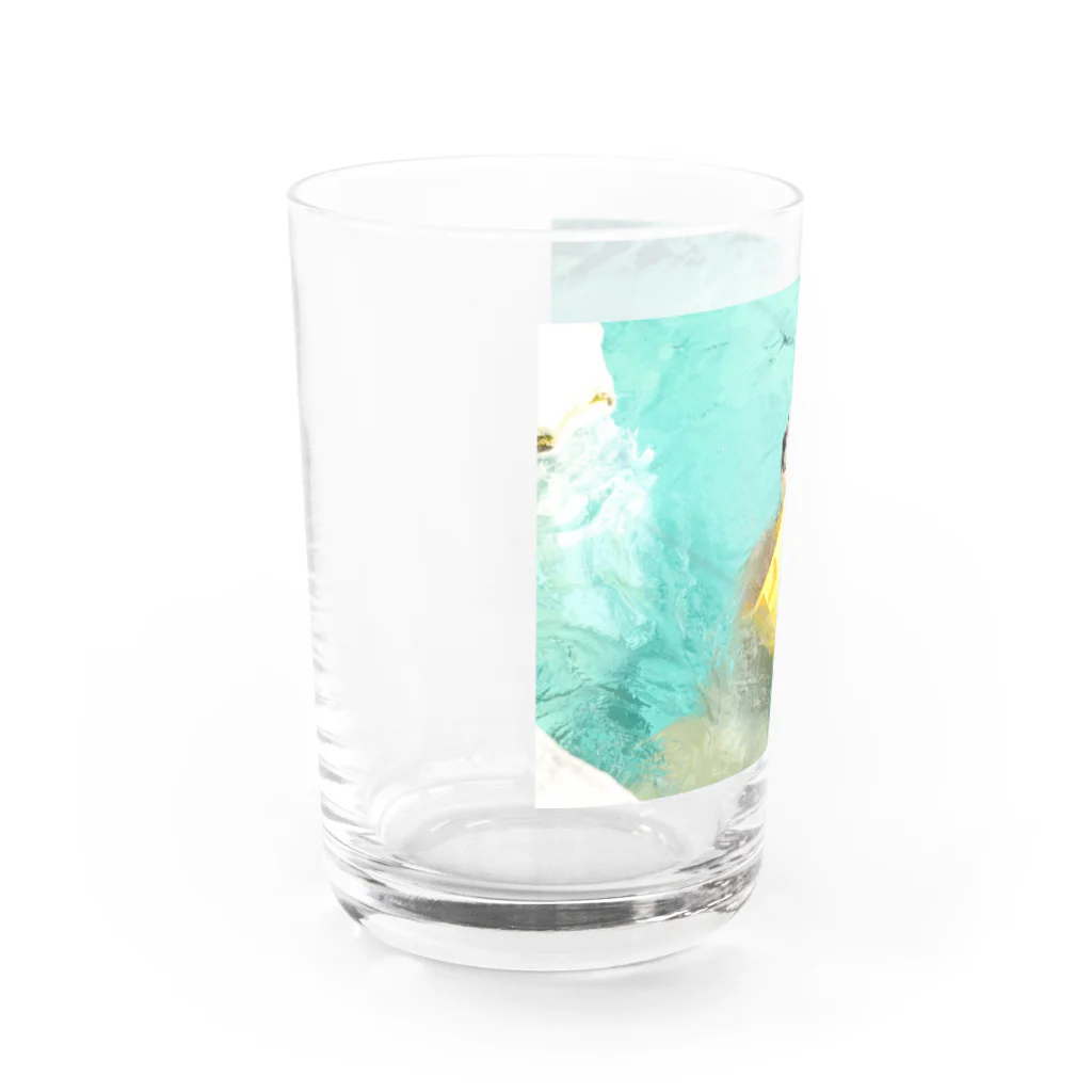 かかのバケツと戯れるシロクマ Water Glass :left