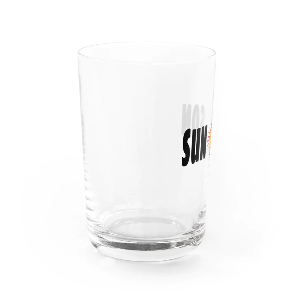 sun☀︎sonのサンサンあかちゃん(ロゴ) Water Glass :left