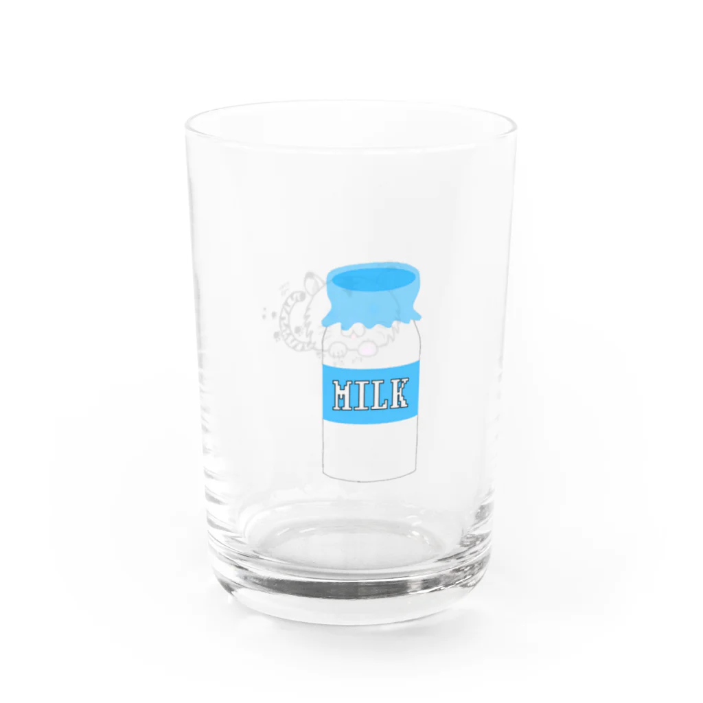 🐯 高橋 レオ🐯  🥕👑🍜🍿🐼の毛玉とミルク グラス グラス左面
