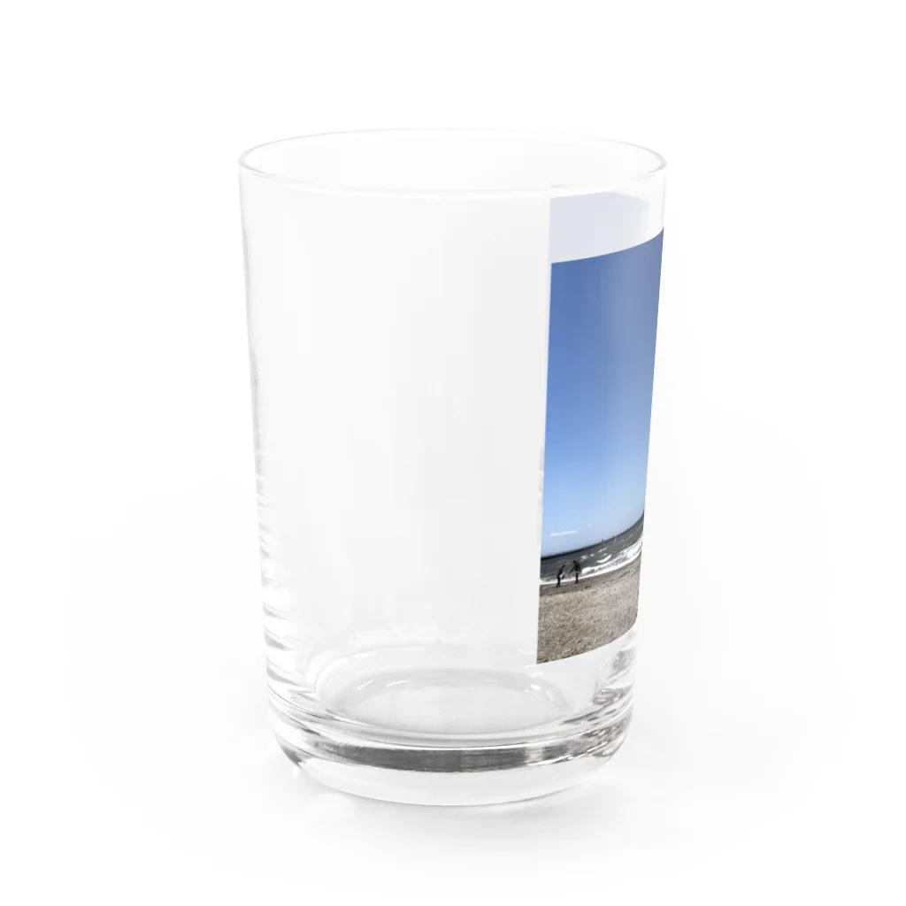 我欲無欲のビーチクリーンしてる海岸 Water Glass :left