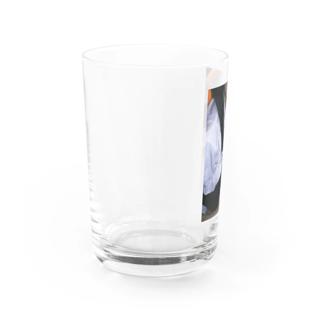 シャンマのスーツ。 Water Glass :left