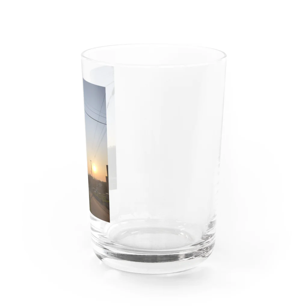 Hatumiの坂道と朝焼けと力強い太陽 Water Glass :right