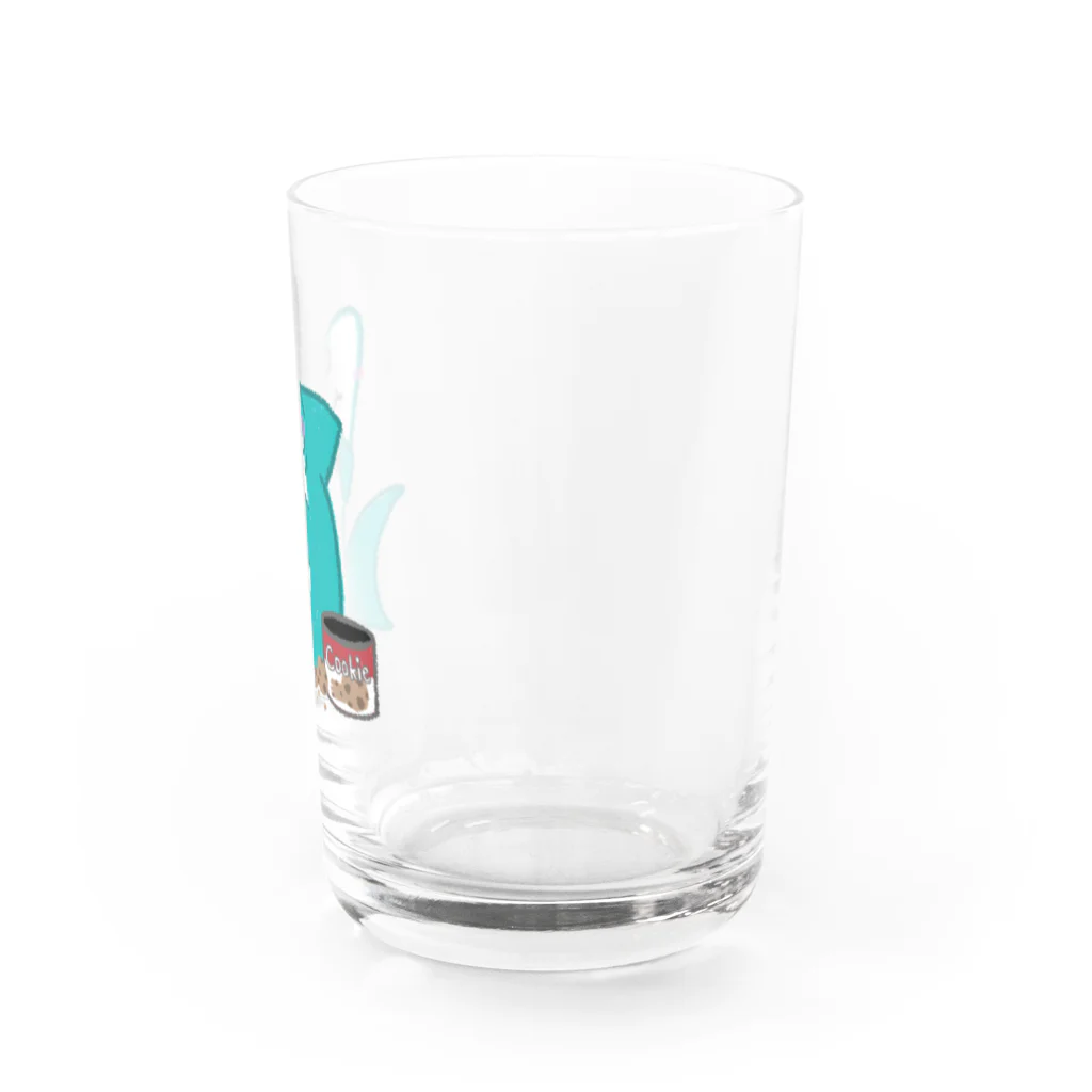 Jの居場所の初めてクッキーを食べたサメ Water Glass :right