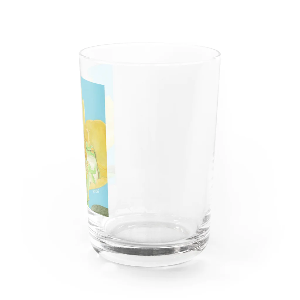 yoshi-gardenのアマガエルと金糸梅 Water Glass :right