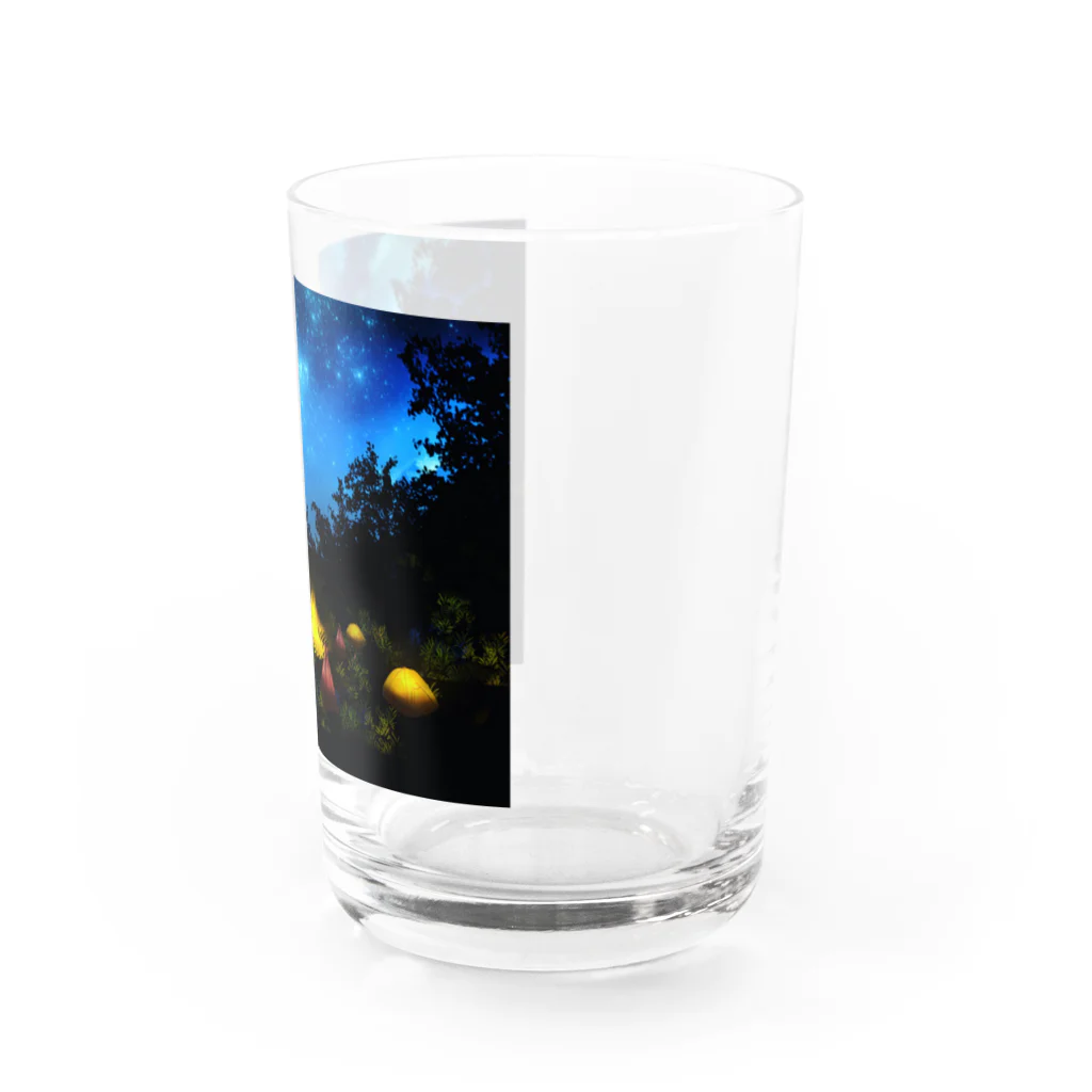 小田島灯の夜のキャンプフィールド Water Glass :right