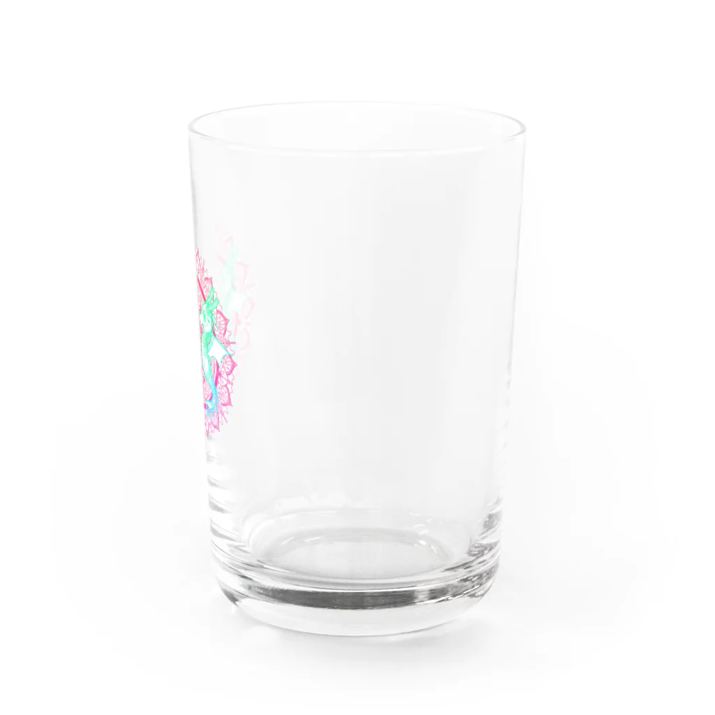 ﾈﾓﾌｨﾗのタツノオトシゴ 曼荼羅 白 Water Glass :right