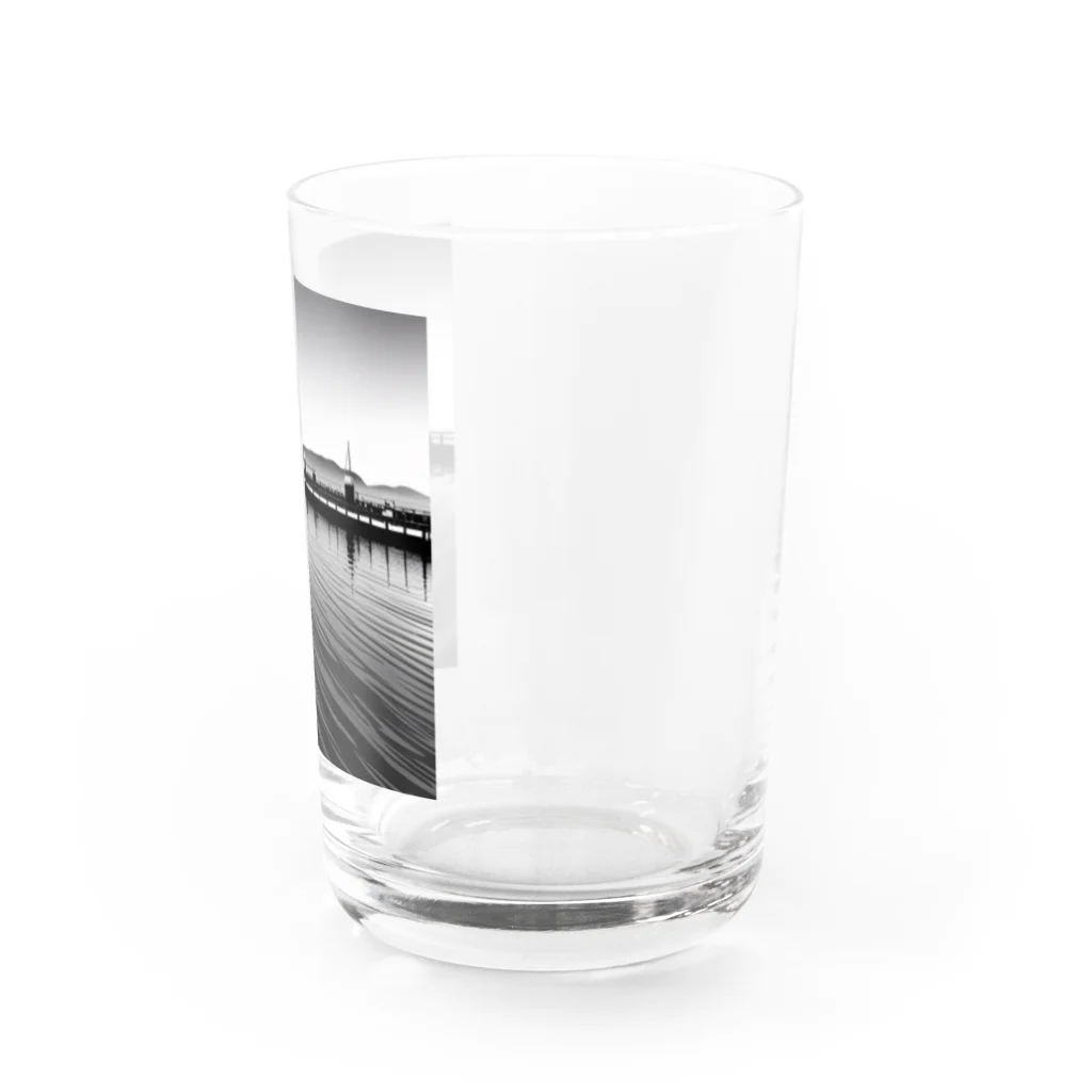 YoMiTの有名な観光スポットイメージ画像：チューリッヒ湖（スイス） Water Glass :right