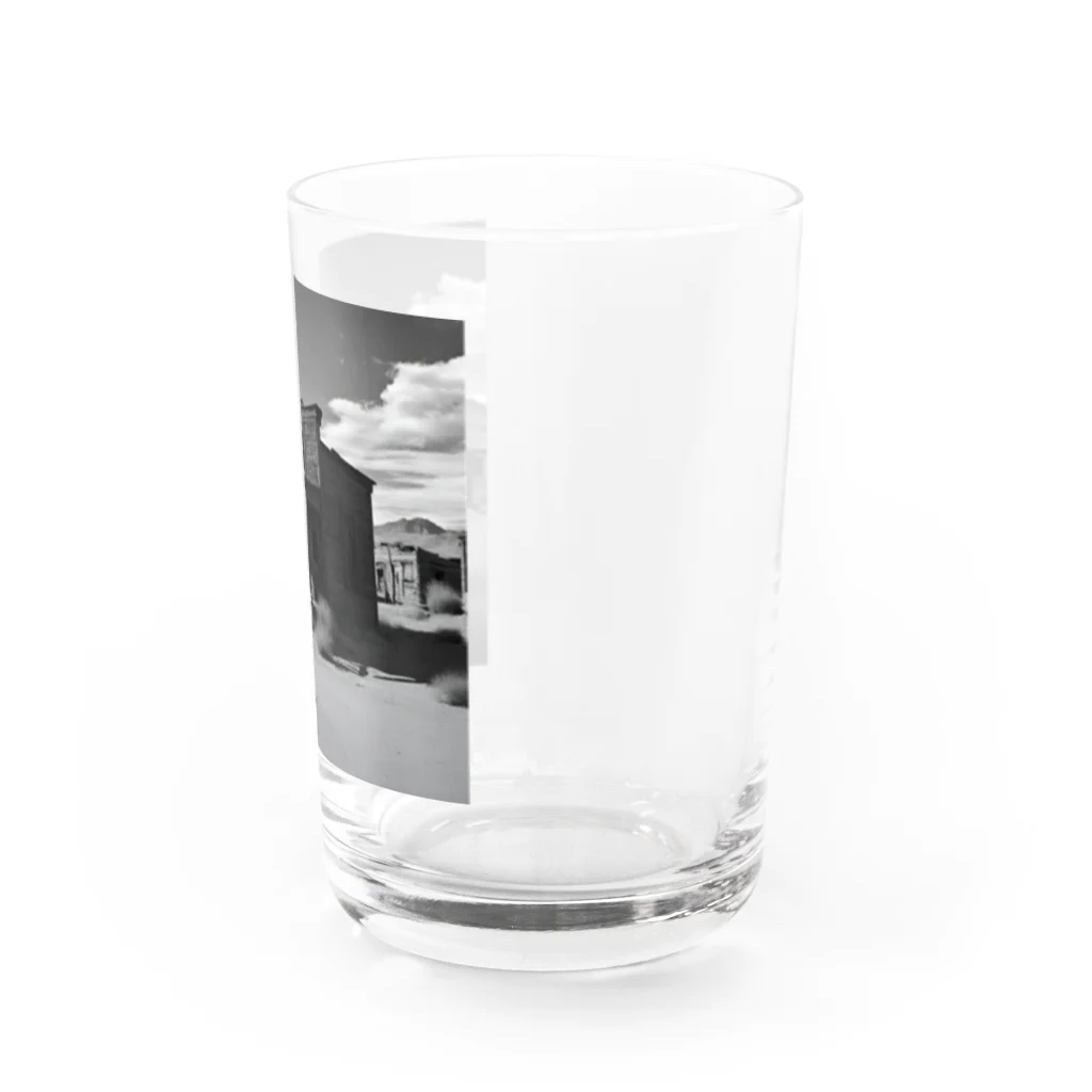 崖っぷちのポニョの"Nostalgia Ville：さびれた町の魅力を感じるグッズ" Water Glass :right