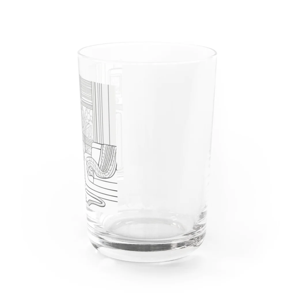 Sunbathingの暖房の前でまったりと寝そべりながら冬を喜んでいる蛇 Water Glass :right