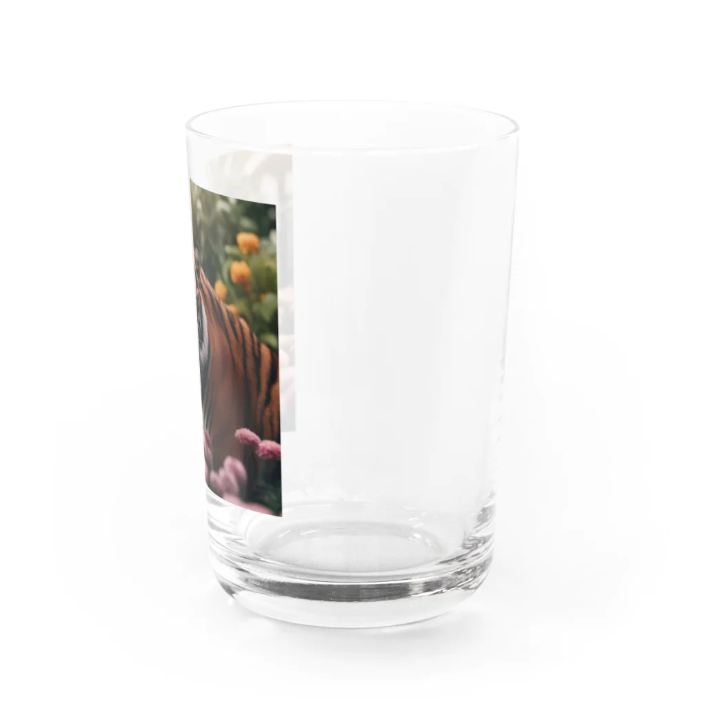 クロスクリエイティブの花を植えているトラ Water Glass :right