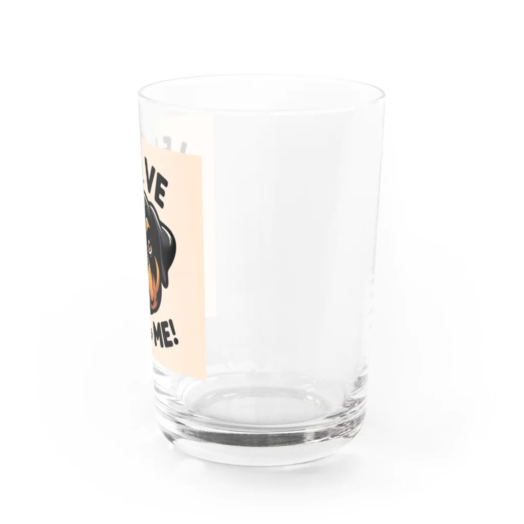 keikei5の力強い表情を見せるロットワイラー🐾 Water Glass :right