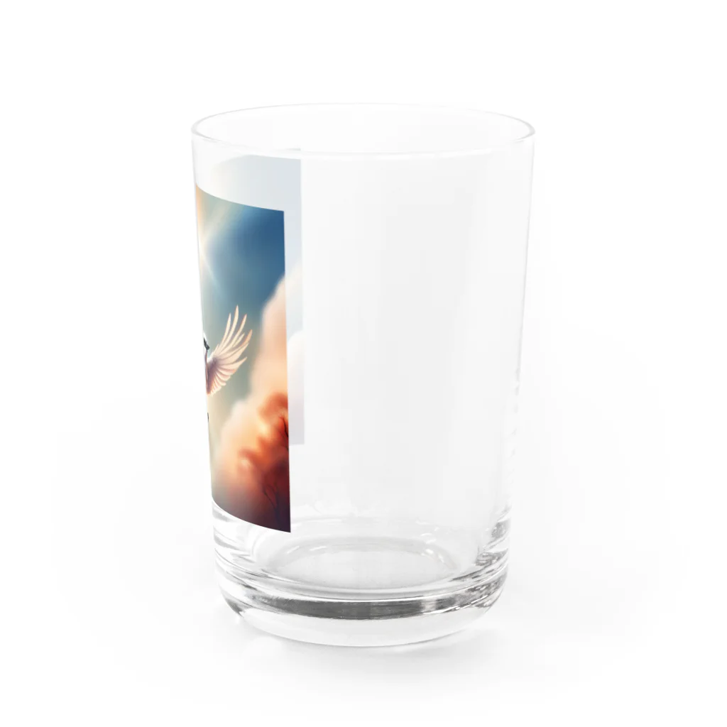 rokochanの明るい 天空で 自由に 飛ぶ 白い モズ Water Glass :right