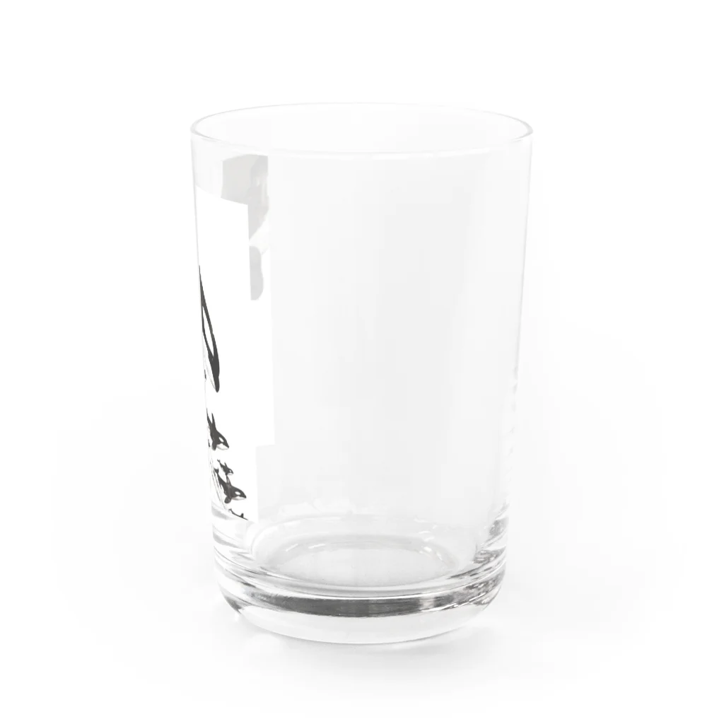 クマやんDesign図のシャチ群 Water Glass :right