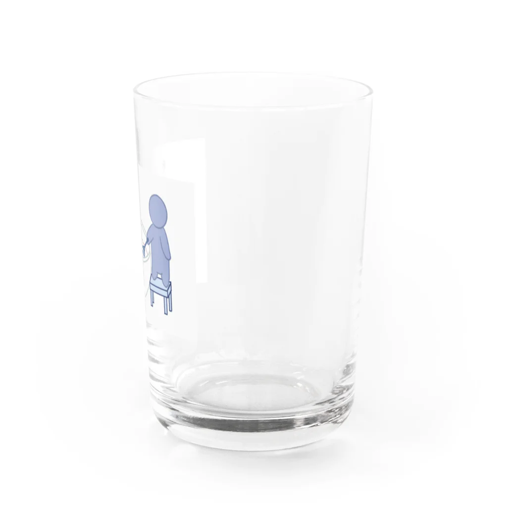 おもち。もちふわの料理に加えられる佐藤さん　part1 Water Glass :right