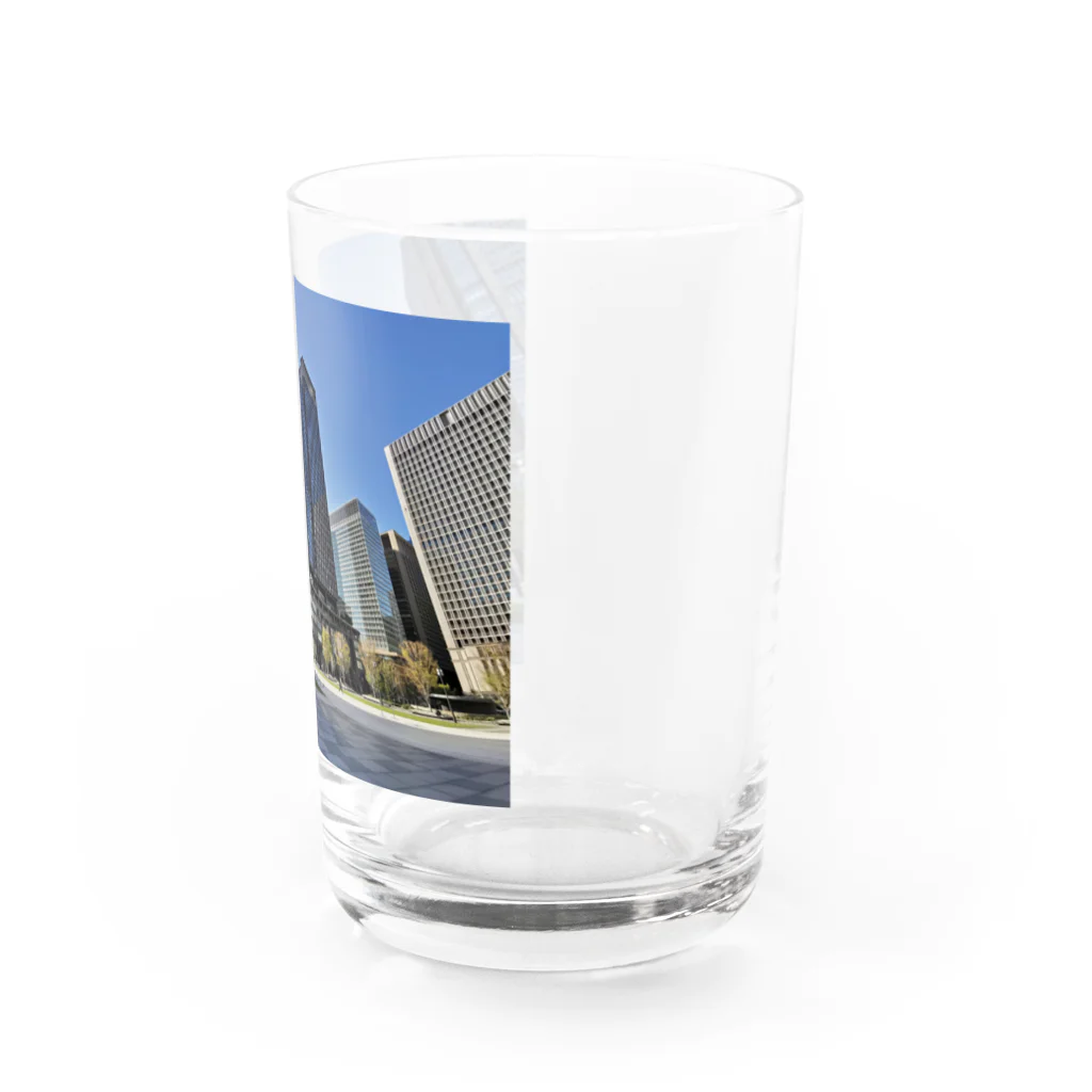 わたるの丸の内口駅前広場 Water Glass :right