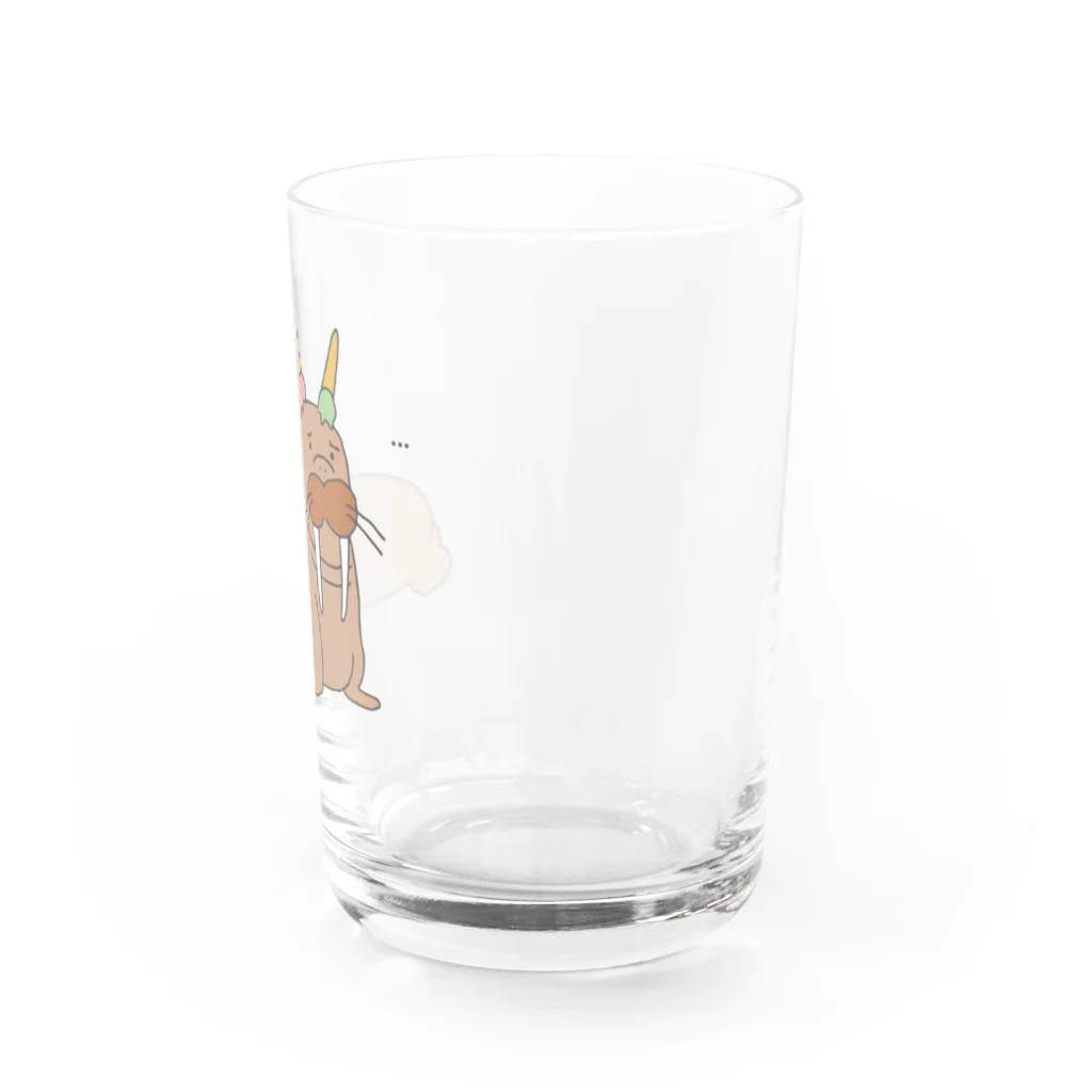 くりみそのおみせのかけられたセイウチ Water Glass :right