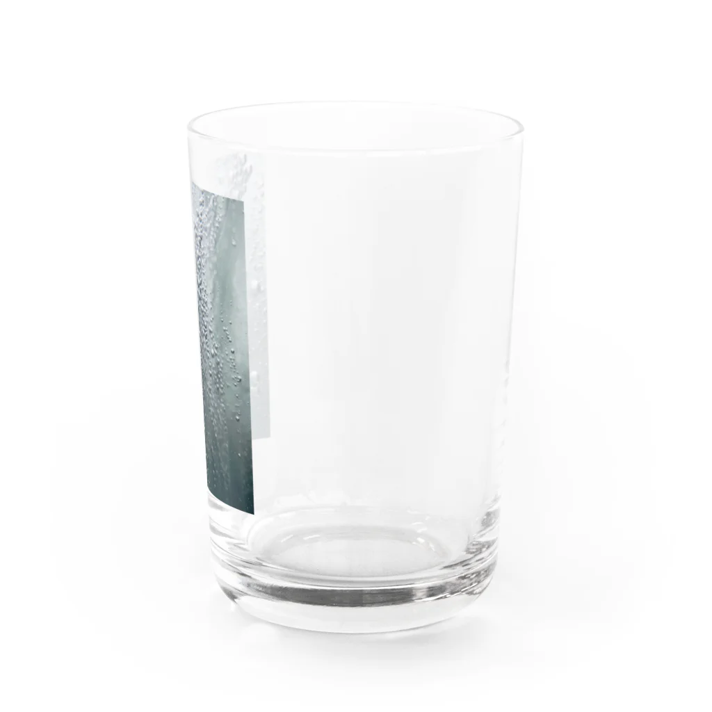 グリュックレーヴのSinking in water Water Glass :right