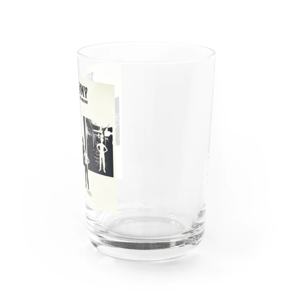 ZoomyのThe Embryo lies down on broadway Water Glass :right