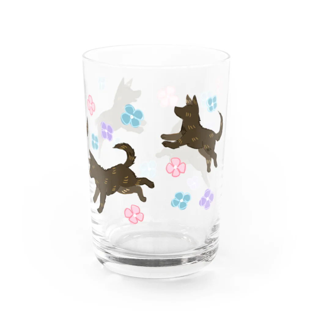 くろげちゃまじりの紫陽花と甲斐犬 Water Glass :right