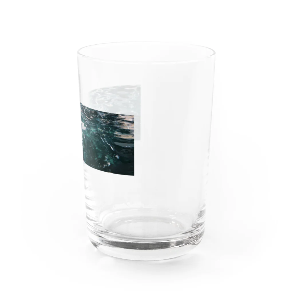 うえはらのバリで泊まったホテルのプールの水面 Water Glass :right