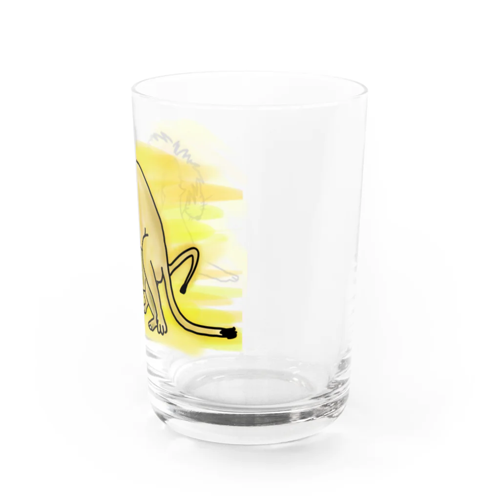 依乃王里【生き物交尾シリーズグッズ】のLove・ライオン背面デザイン白色バージョン Water Glass :right