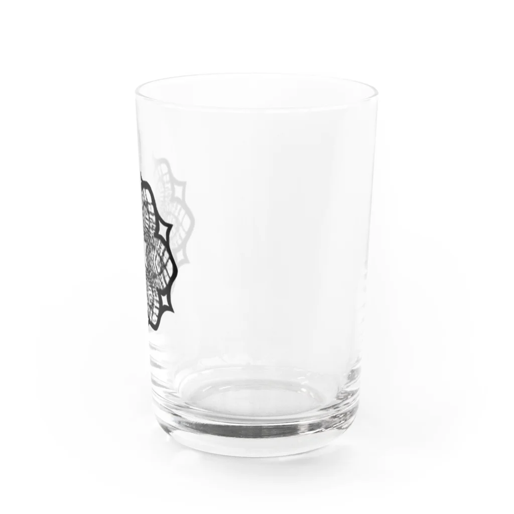 シンプルなグッズ やこ屋のレースの幾何学模様な花 Water Glass :right